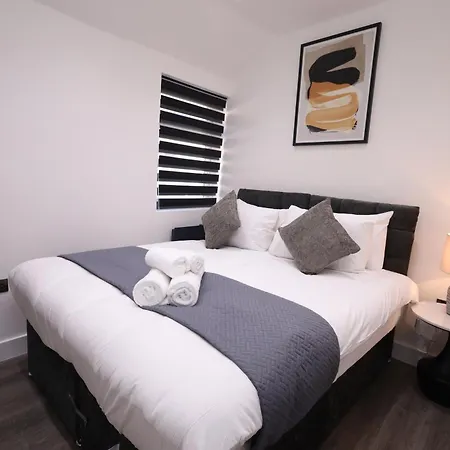 Spacious 4Bedroom Apartment At Prime Market Street, Watford Watford  Exterior photo