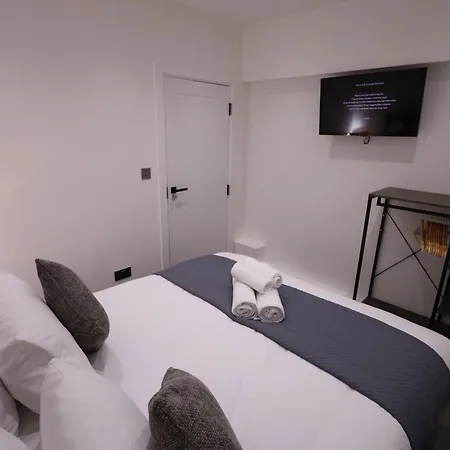 Spacious 4Bedroom Apartment At Prime Market Street, Watford Watford  Exterior photo