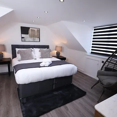 Spacious 4Bedroom Apartment At Prime Market Street, Watford Watford  Exterior photo