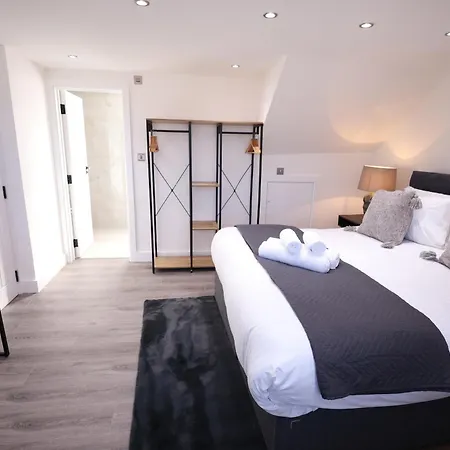 Spacious 4Bedroom Apartment At Prime Market Street, Watford Watford  Exterior photo