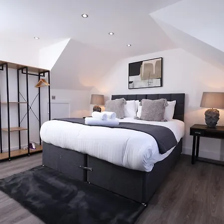 Spacious 4Bedroom Apartment At Prime Market Street, Watford Watford  Exterior photo