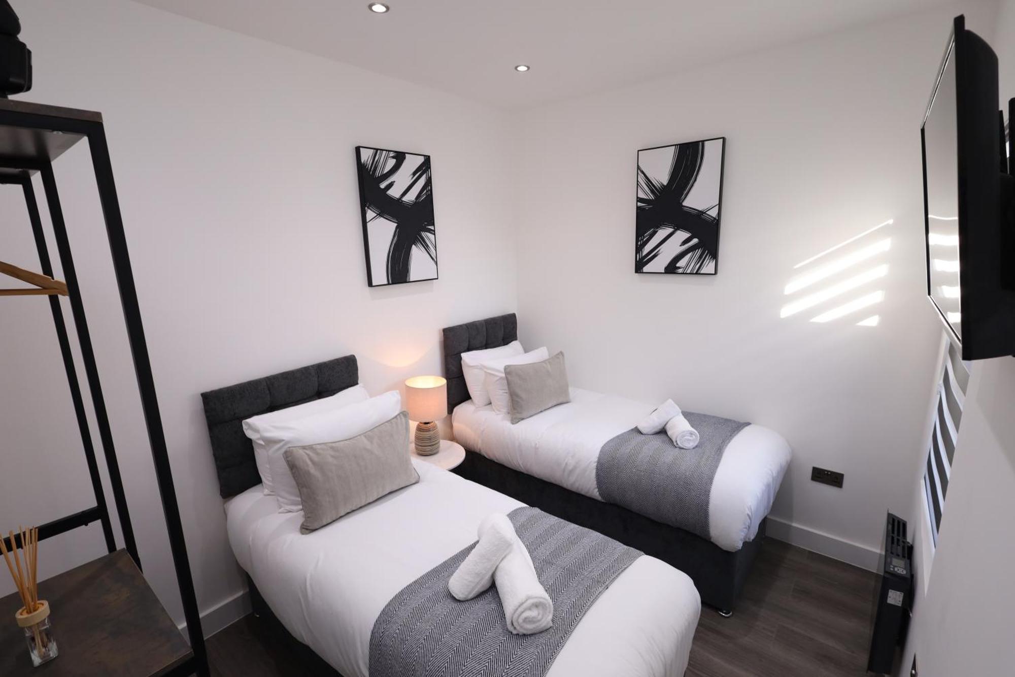 Spacious 4bedroom At Prime Market Street, Watford * Watford (Hertfordshire)