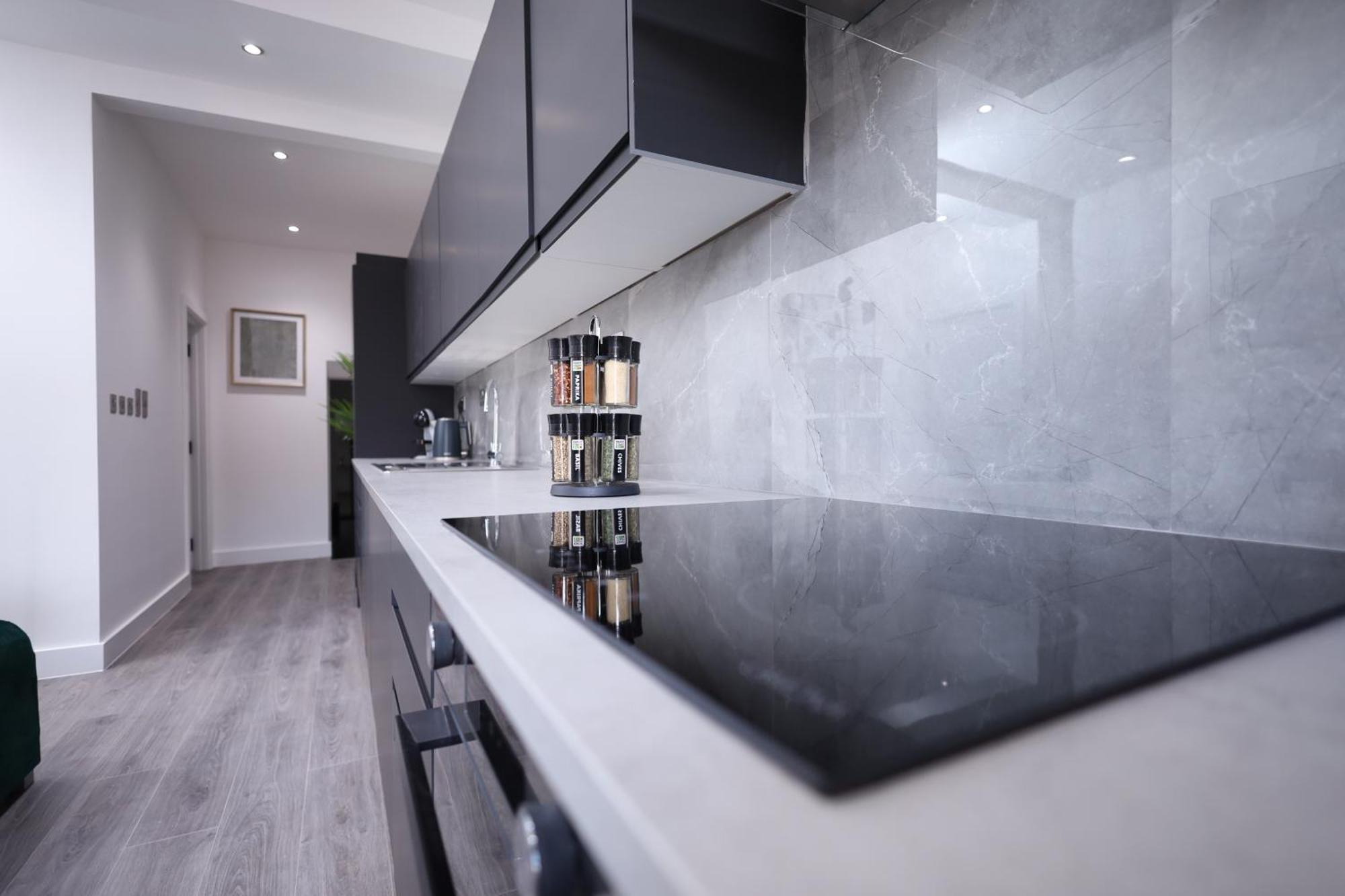 Spacious 4bedroom At Prime Market Street, Watford Apartment *